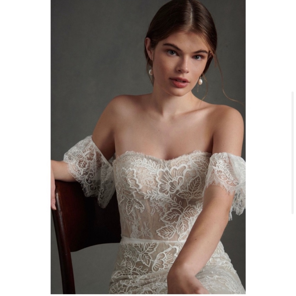 Willowby by Watters Mila Off-The-Shoulder Lace Wedding Dress - Picture 4 of 5